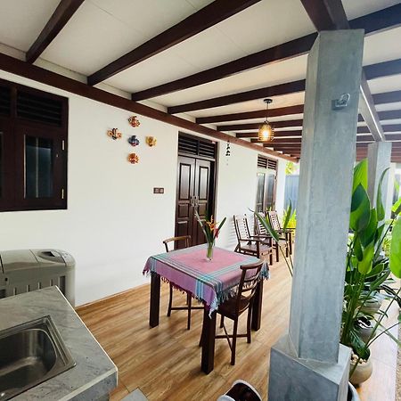 The Nook Hotell Hikkaduwa Eksteriør bilde